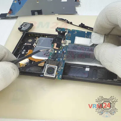 How to disassemble Sony Xperia XZ1, Step 17/3