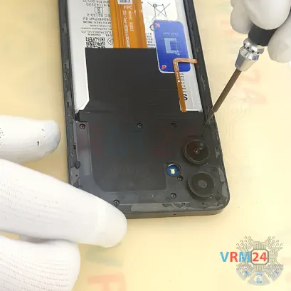 How to disassemble Samsung Galaxy A06 SM-A065, Step 4/3