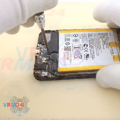 How to disassemble Asus ZenFone 4 Selfie Pro ZD552KL, Step 6/3