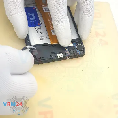 How to disassemble Samsung Galaxy A06 SM-A065, Step 10/3