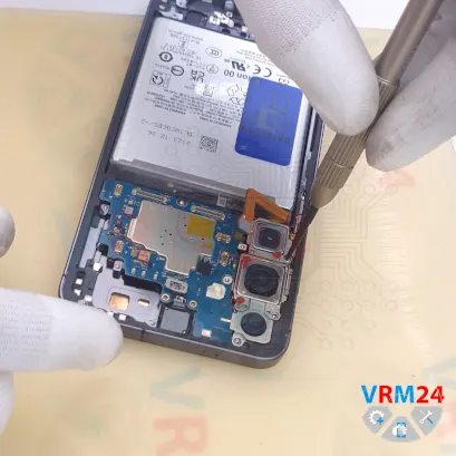 How to disassemble Samsung Galaxy S24+ SM-S921, Step 15/3