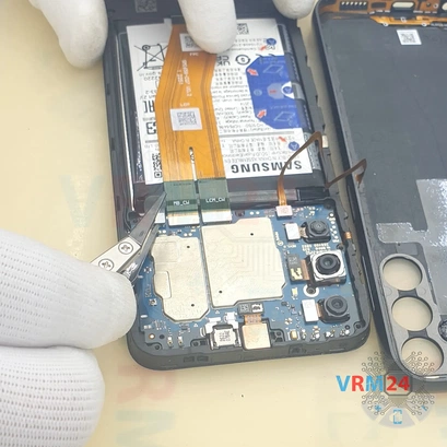 Cómo desmontar Samsung Galaxy A14 SM-A145, Paso 6/2