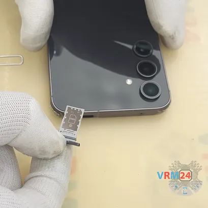 How to disassemble Samsung Galaxy S23 FE SM-S711, Step 2/4