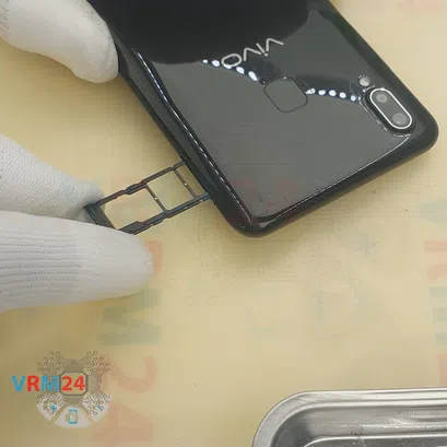 How to disassemble vivo Y93, Step 2/4