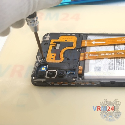 Como desmontar Samsung Galaxy M21 SM-M215 por si mesmo, Passo 5/3