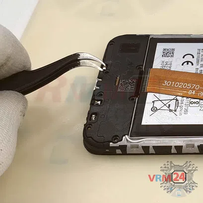 How to disassemble Samsung Galaxy M01 SM-M015, Step 8/3