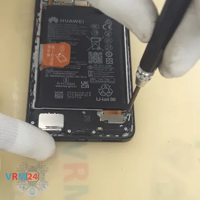 Как разобрать Huawei Nova 12i, Шаг 8/3