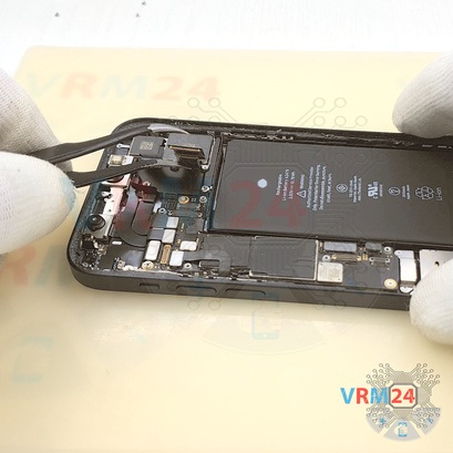 How to disassemble Apple iPhone 12, Step 9/3
