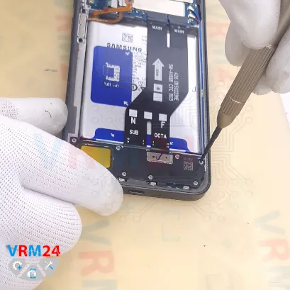 How to disassemble Samsung Galaxy A26 SM-A268, Step 7/3