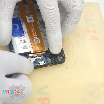 How to disassemble Samsung Galaxy A06 SM-A065, Step 11/3