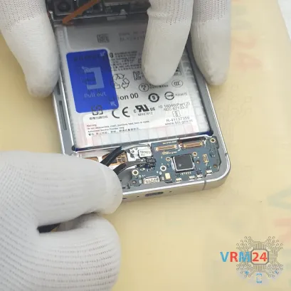 Как разобрать Samsung Galaxy S24 FE SM-S721, Шаг 11/2