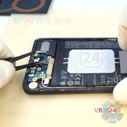 How to disassemble HTC U11 Plus, Step 10/2