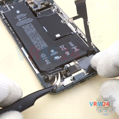How to disassemble Apple iPhone 11 Pro, Step 17/5
