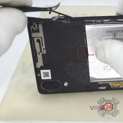 How to disassemble Sony Xperia L3, Step 2/3