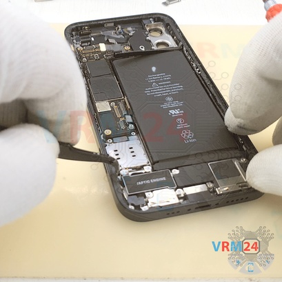 How to disassemble Apple iPhone 12, Step 13/3
