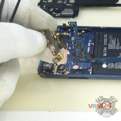 How to disassemble LG V30 Plus US998, Step 12/5