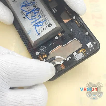 How to disassemble LG V40 ThinQ V405, Step 11/3