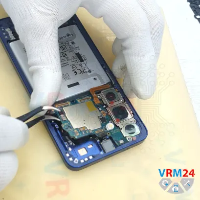 How to disassemble Samsung Galaxy S25 SM-S931, Step 16/3