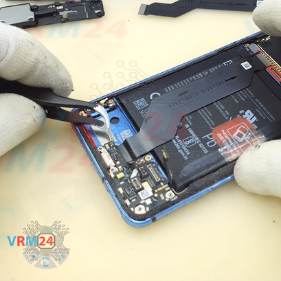 How to disassemble OnePlus 7T, Step 11/4