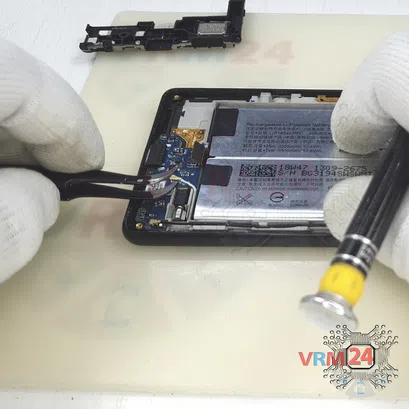 How to disassemble Sony Xperia L3, Step 9/3