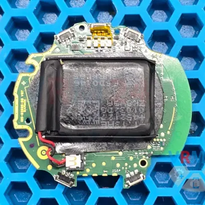 How to disassemble Garmin Fenix 5, Step 10/1