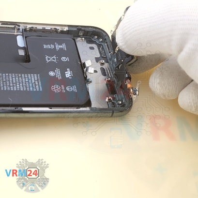 How to disassemble Apple iPhone 11 Pro, Step 20/5