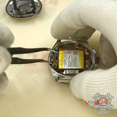 How to disassemble TAG Heuer Connected 2020, Step 7/3