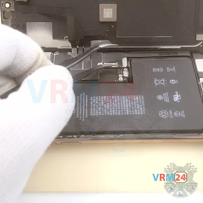 How to disassemble Apple iPhone 11 Pro Max, Step 13/3