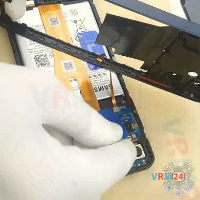 How to disassemble Samsung Galaxy A06 SM-A065, Step 8/3
