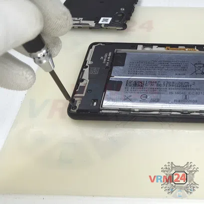 How to disassemble Sony Xperia L3, Step 7/3