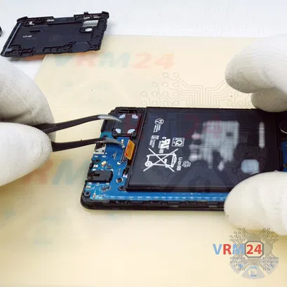 Como desmontar Samsung Galaxy A01 Core SM-A013 por si mesmo, Passo 9/2