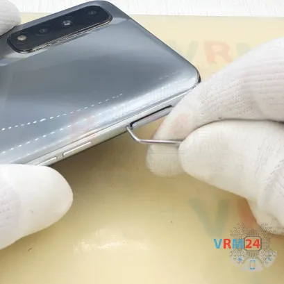 Как разобрать Realme Narzo 30, Шаг 2/3