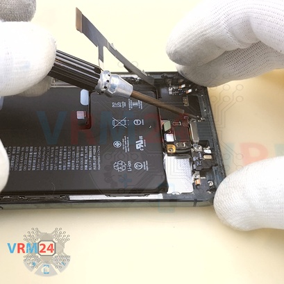 How to disassemble Apple iPhone 11 Pro, Step 19/7