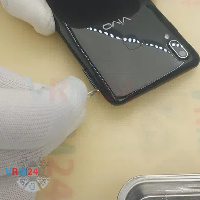 How to disassemble vivo Y93, Step 2/3