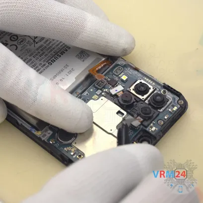 How to disassemble Samsung Galaxy M32 SM-M325, Step 10/4