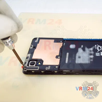 Como desmontar Samsung Galaxy A01 Core SM-A013 por si mesmo, Passo 4/3