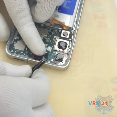 Как разобрать Samsung Galaxy S24 FE SM-S721, Шаг 16/3