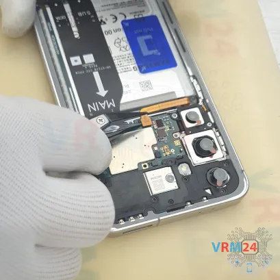 Как разобрать Samsung Galaxy S24 FE SM-S721, Шаг 7/2