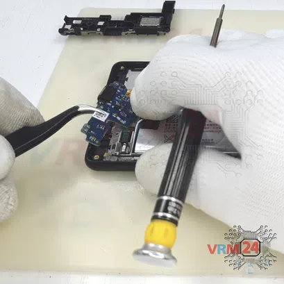 How to disassemble Sony Xperia L3, Step 10/3