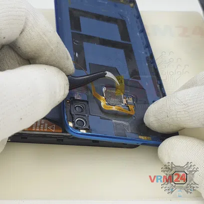 How to disassemble Huawei P Smart (2019), Step 3/4