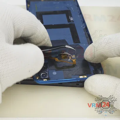 How to disassemble Huawei P Smart (2019), Step 3/5