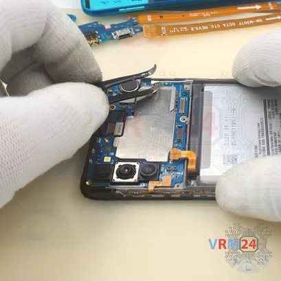 How to disassemble Samsung Galaxy M21 SM-M215, Step 14/3