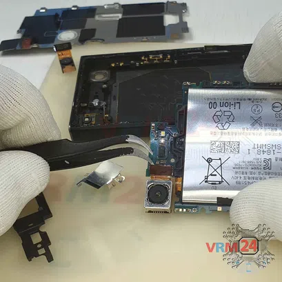 How to disassemble Sony Xperia XZ1 Compact, Step 21/3