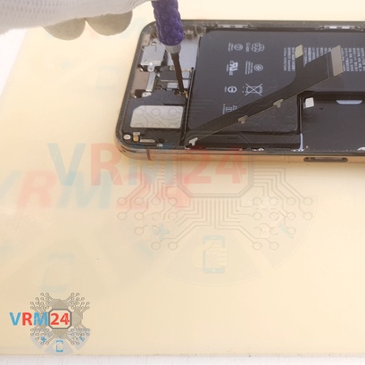 How to disassemble Apple iPhone 11 Pro Max, Step 17/3