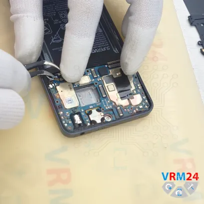 How to disassemble Realme 13+, Step 15/3