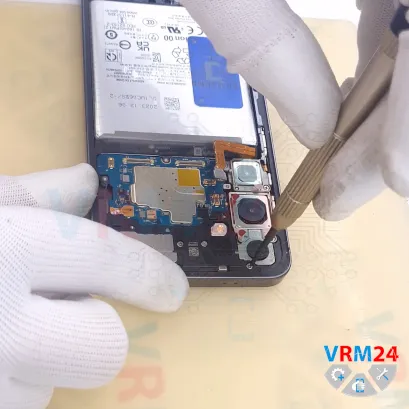 How to disassemble Samsung Galaxy S24+ SM-S921, Step 12/3