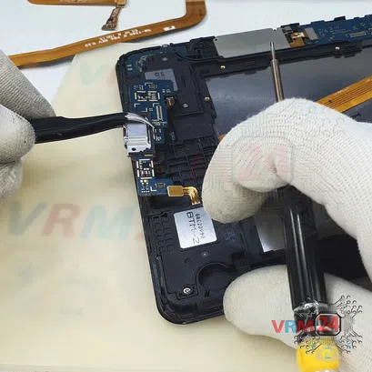 How to disassemble Samsung Galaxy Tab A 10.5'' SM-T590, Step 10/3