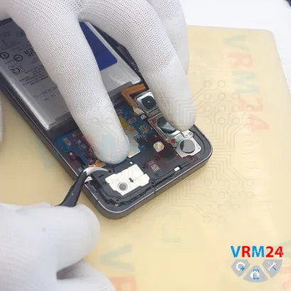 How to disassemble Samsung Galaxy S24+ SM-S921, Step 13/4