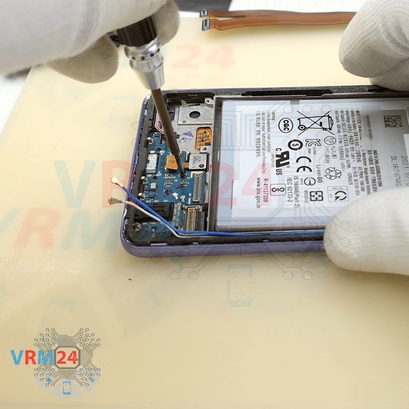 How to disassemble Samsung Galaxy A52 SM-A525, Step 10/3