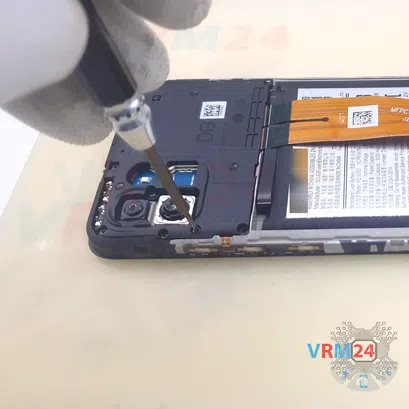 Como desmontar Samsung Galaxy A03 SM-A035 por si mesmo, Passo 4/3